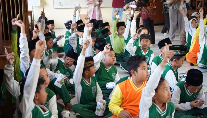 Program Edukasi Keuangan Siswa SD: Menabung dan Mengelola Uang Jajan