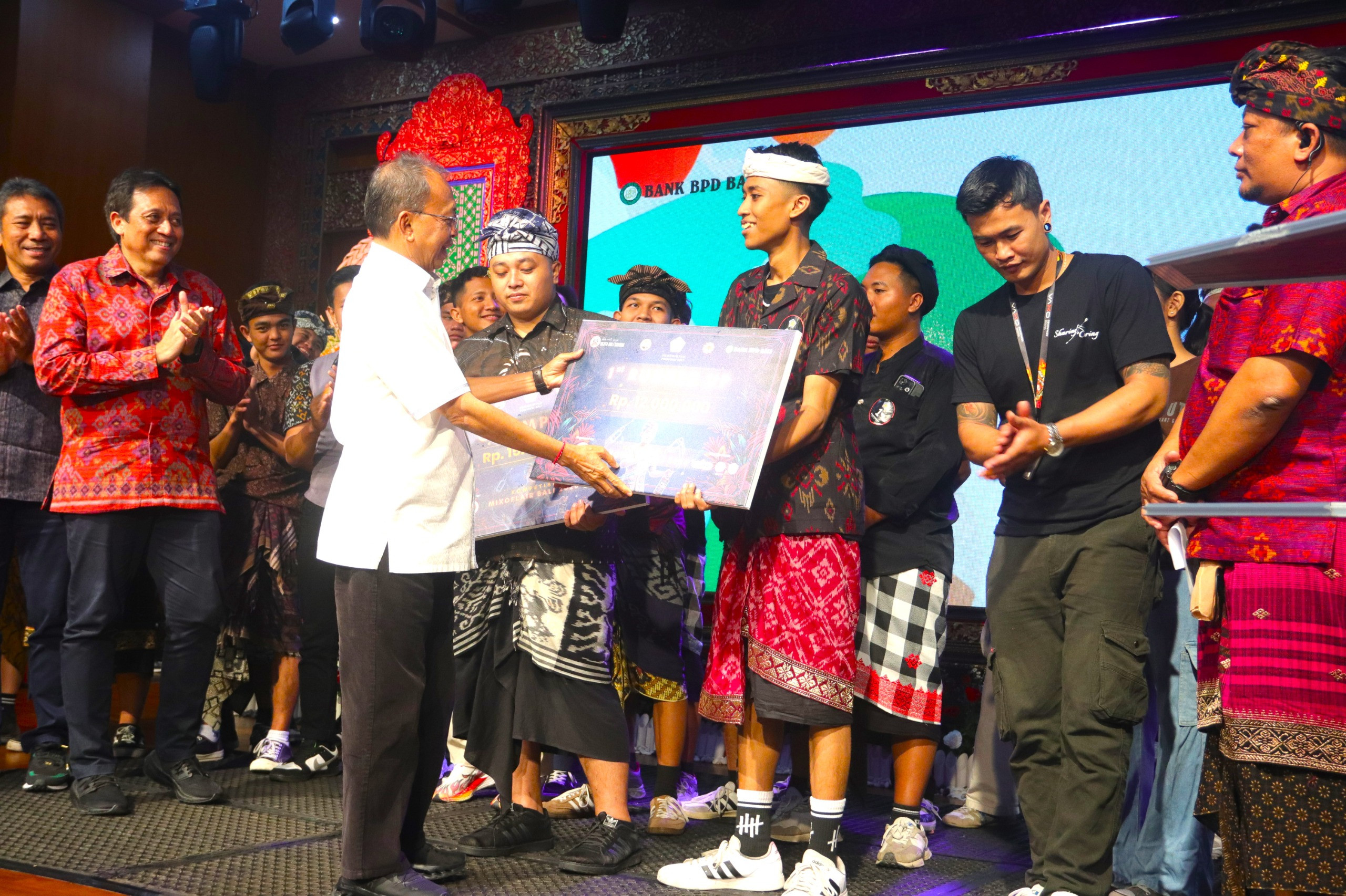 Dari Kompetisi Lokal ke Panggung Dunia: Kisah Bartender Juara Mixology