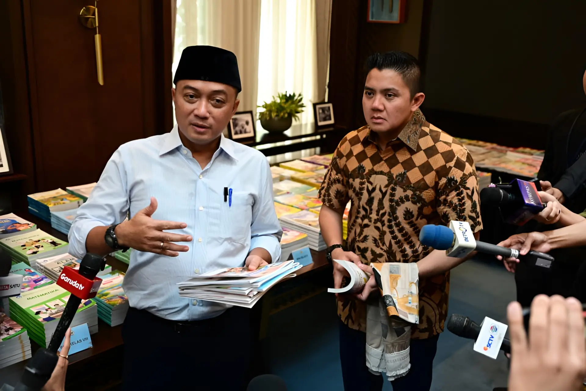 Pemerintah Rombak Total Buku Pelajaran SD-SMA: Antara Kualitas Cetak dan Budaya Baca
