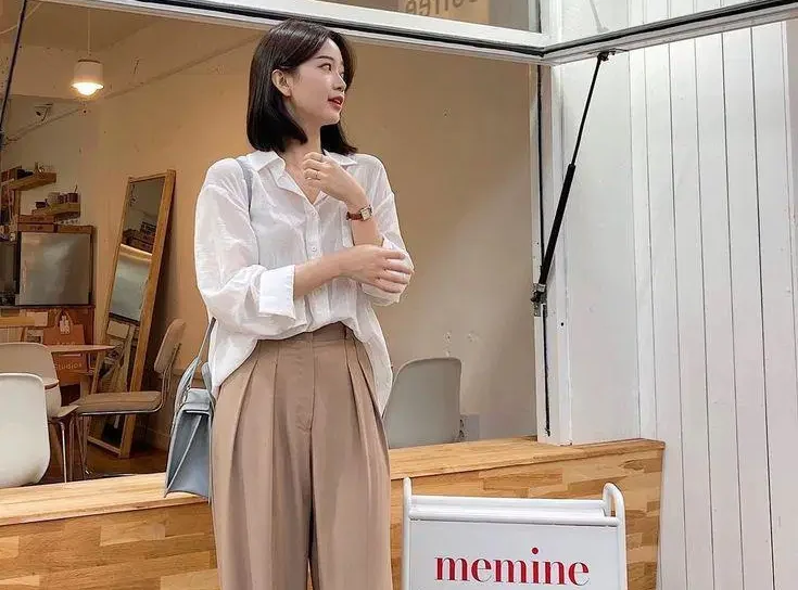 Minimalisme Berevolusi: Clean Outfit yang Lebih Personal dan Ekspresif
