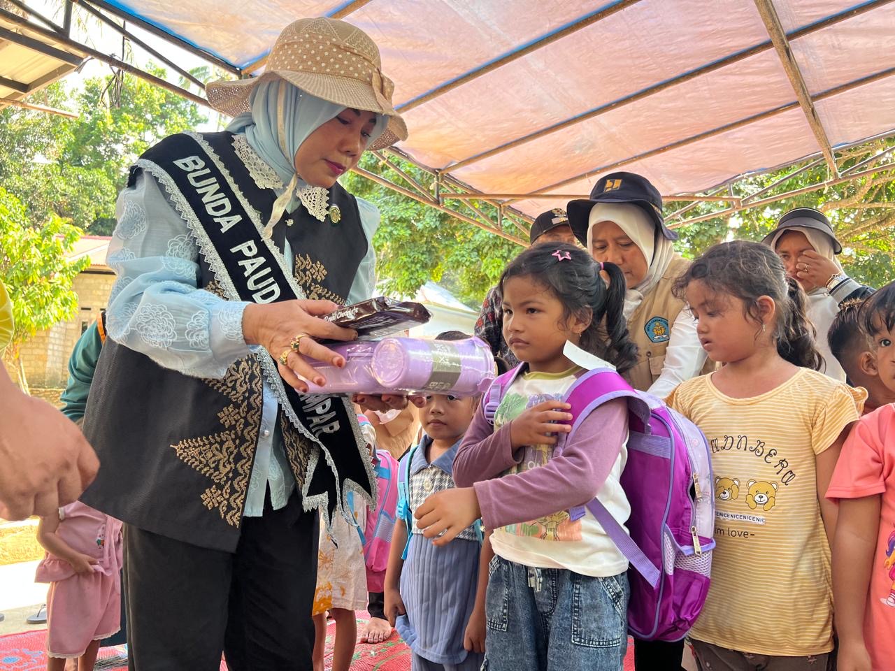 Dari Sungai ke Pegunungan: Pendidik PAUD Menembus Keterpencilan