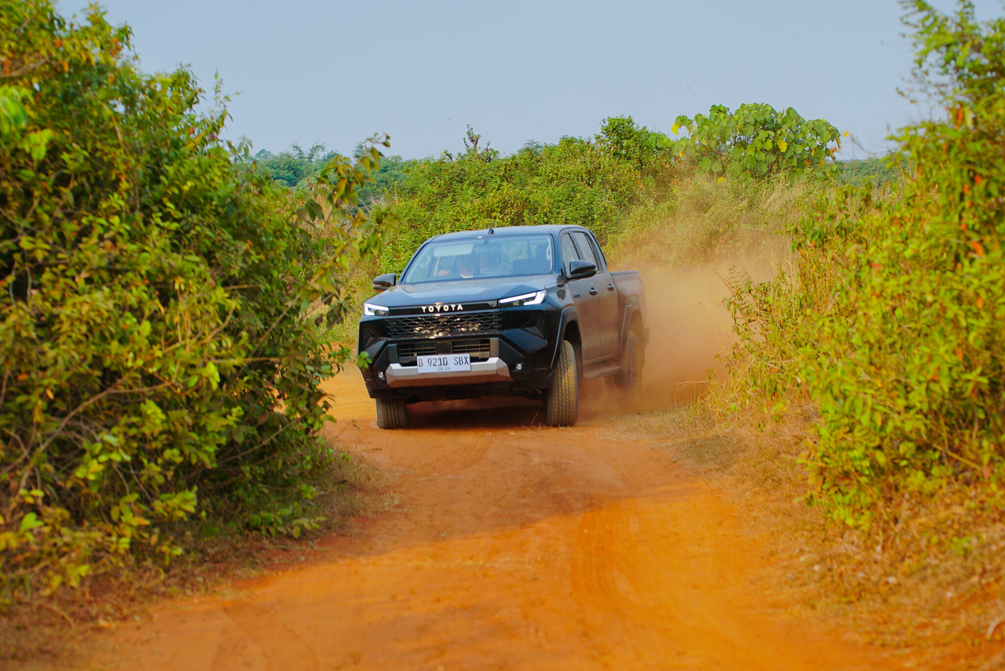 Review Toyota Hilux Generasi 9: Cyber Sumo untuk Kerja dan Gaya