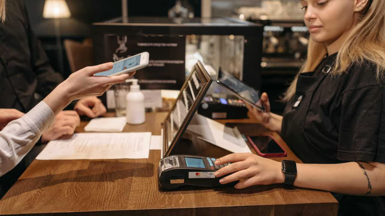 Sistem POS Modern: Panduan Tepat untuk Minimarket dan Restoran