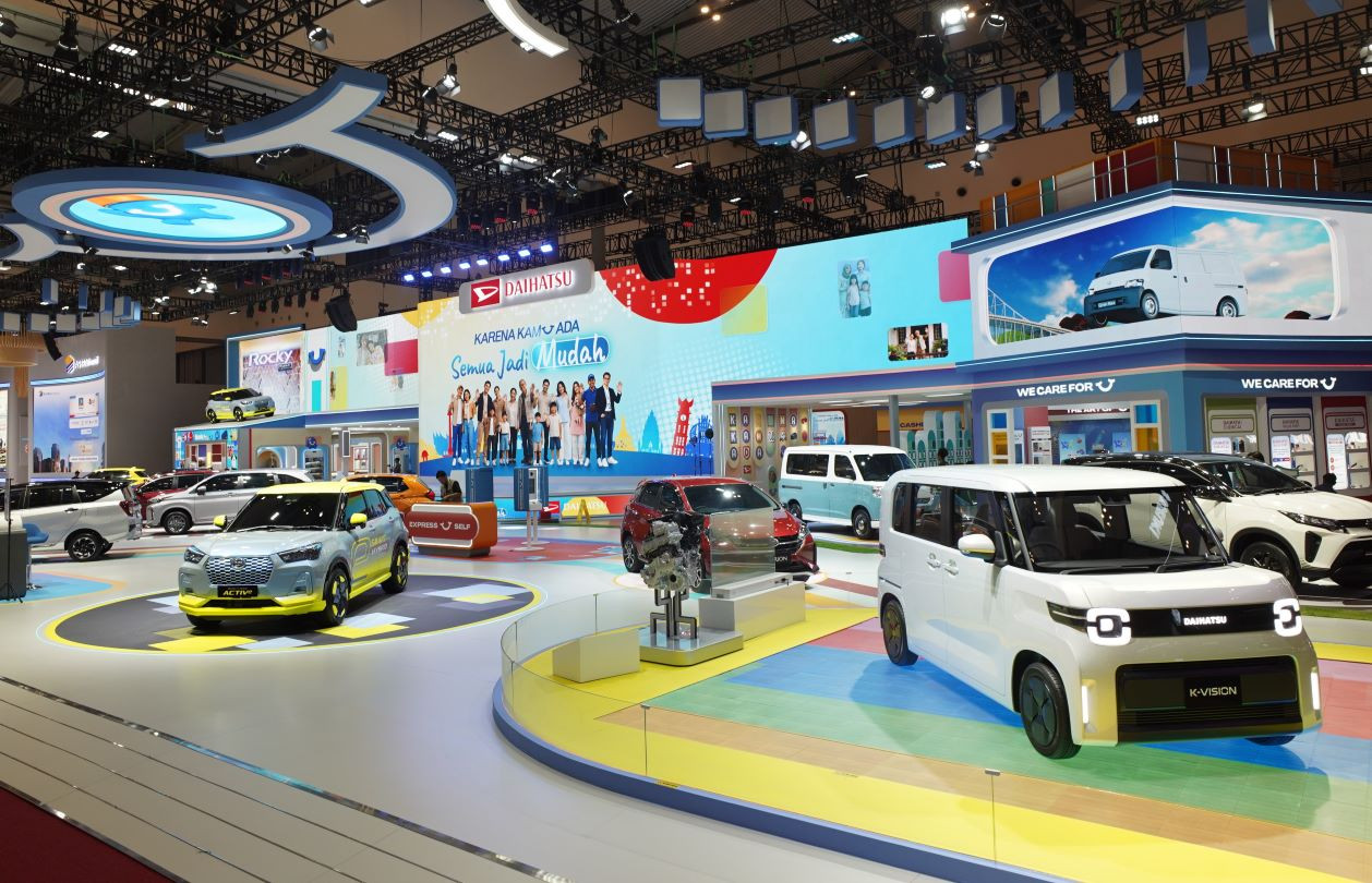 Daihatsu Sigra Dominasi GIIAS: Penjualan Tinggi, Penghargaan Berlimpah