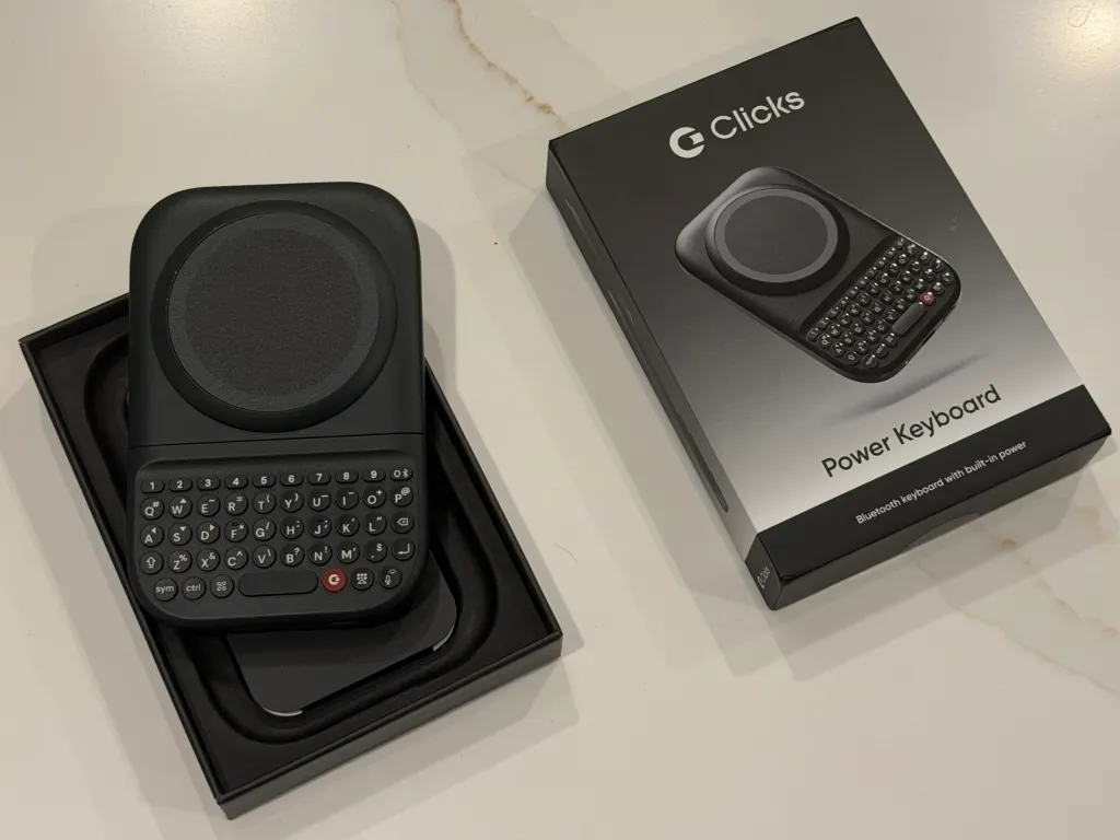 Clicks Power Keyboard: Nostalgia BlackBerry di Era Layar Sentuh