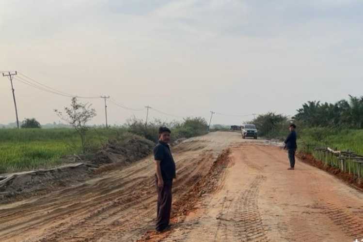 Dari Tergenang ke Tertinggal: Arah Baru Perbaikan Jalan Riau