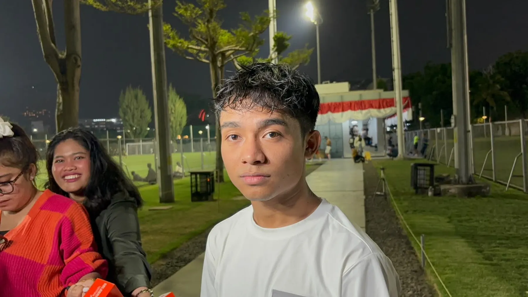 Ketika Selebriti Turun ke Jalan dan Borong Dagangan