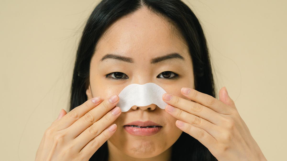 Panduan Dermatolog Mengatasi Jerawat dari Makanan hingga Skincare