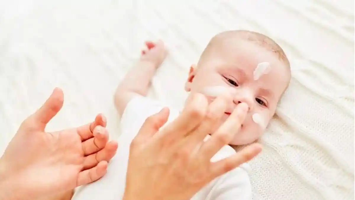 Panduan Lengkap Memilih Skincare Aman untuk Bayi