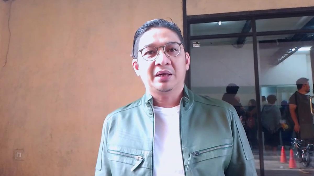 Celana Melorot: Dari Ikon Remaja ke Nostalgia Fashion