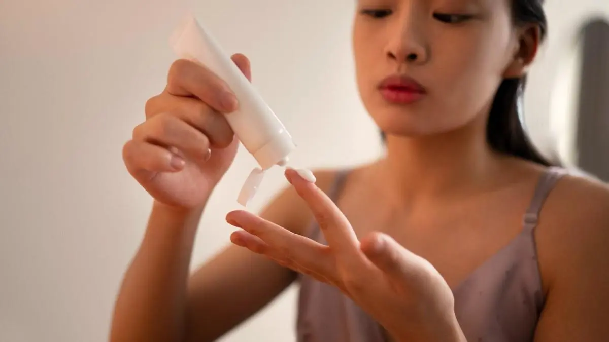 Apakah Skincare Anti-Aging Benar-Benar Efektif Memperlambat Penuaan Kulit?