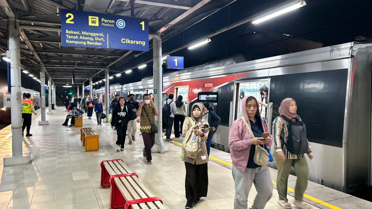 Panduan Lengkap Diskon Tiket Kereta 17% dan Tarif Rp8 LRT-KRL