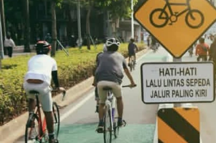 Gubernur Jakarta Evaluasi Jalur Sepeda di Jalan Protokol
