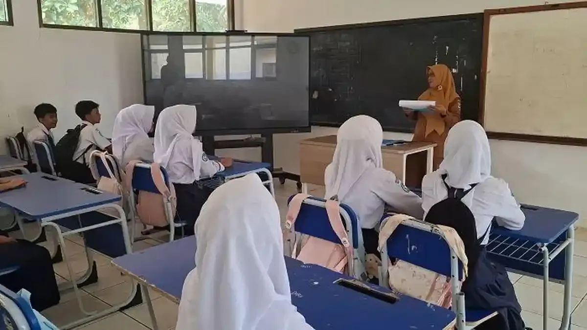 Layar Sentuh dan Aplikasi Lokal Mengguncang Cara Belajar di Sekolah Pedalaman