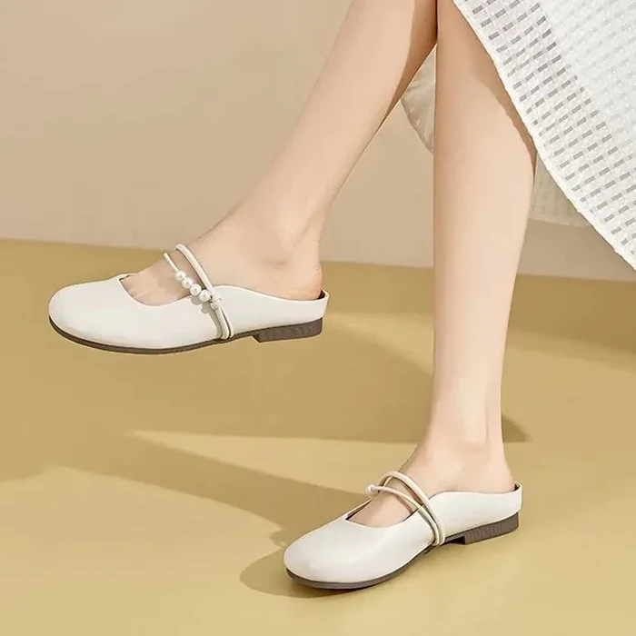 Kitten Heel Sandal: Kenyamanan Baru untuk Gaya Feminin