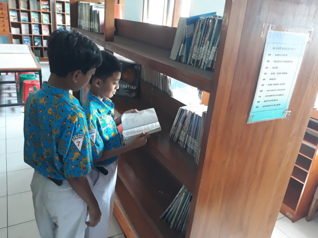 Pembaruan Buku Pelajaran SD-SMA: Menguatkan Literasi, Bukan Sekadar Ganti Sampul
