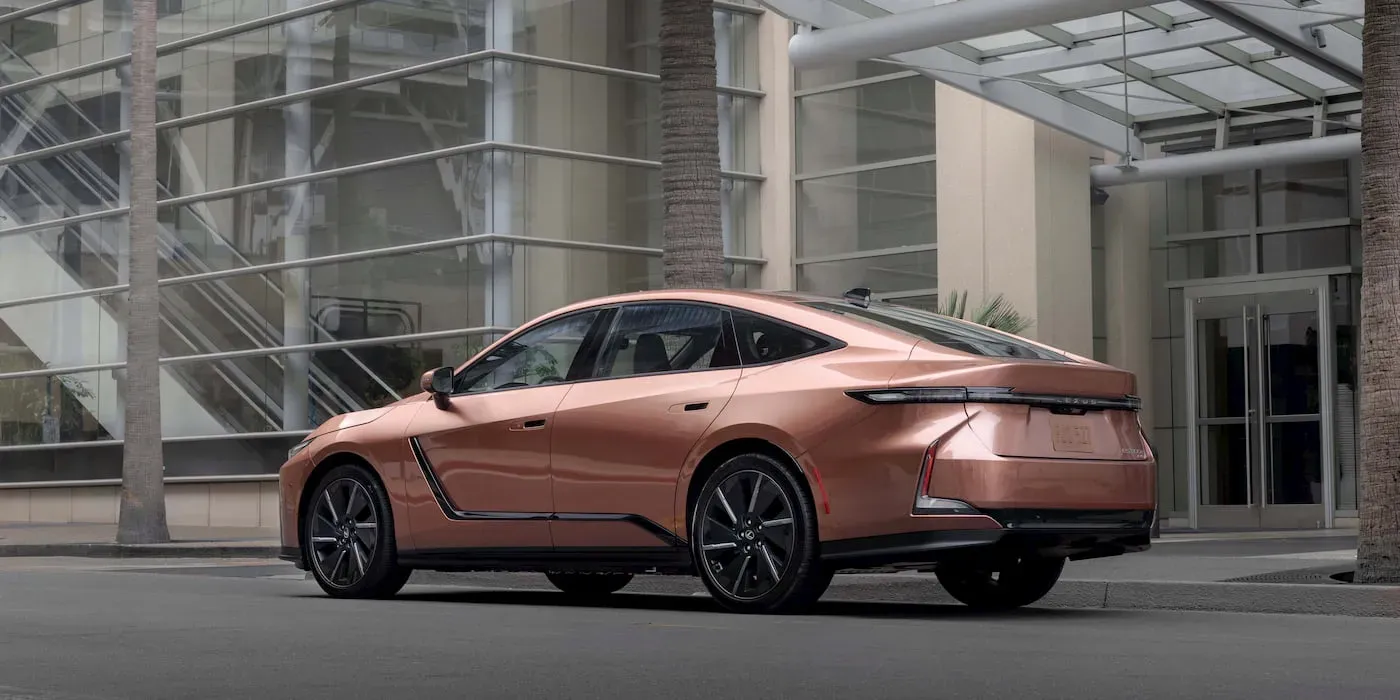 Lexus RZ 600e vs ES 2027: Duel Mobil Listrik Premium