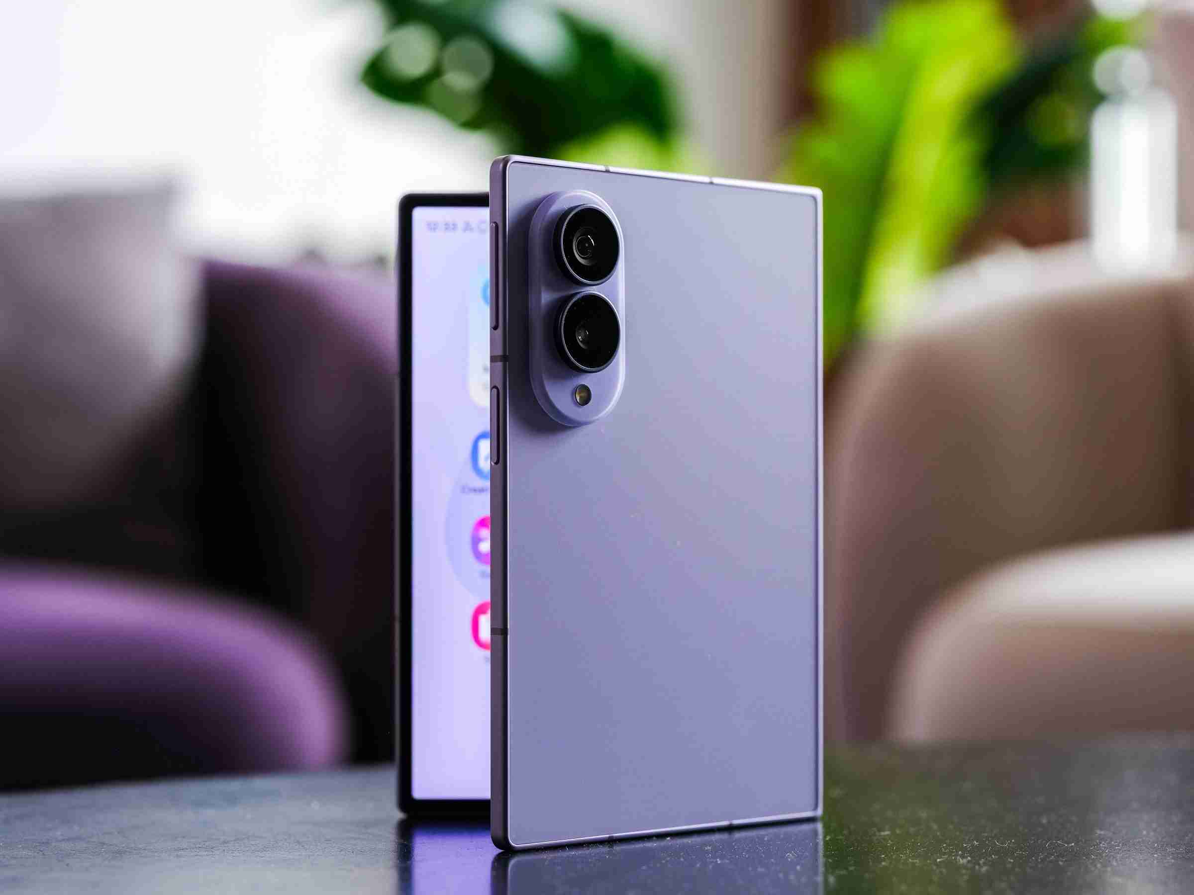 Ponsel Lipat Makin Lebar dan Pendek: Apakah Desain Baru Galaxy Z Fold8 Mengubah Cara Kita Memilih Foldable?