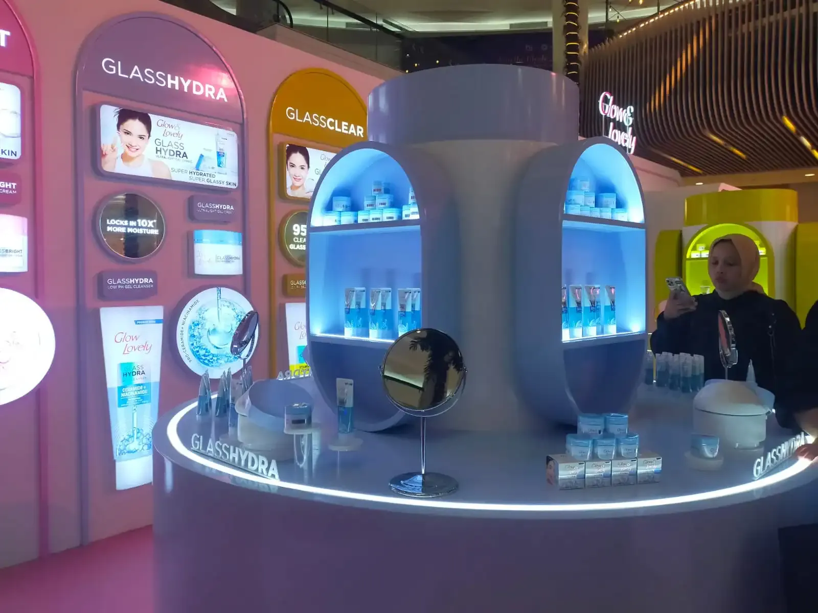 Glass Bright Ultralight: Skincare Ringan Pencerah untuk Kulit Glowing Gen Z