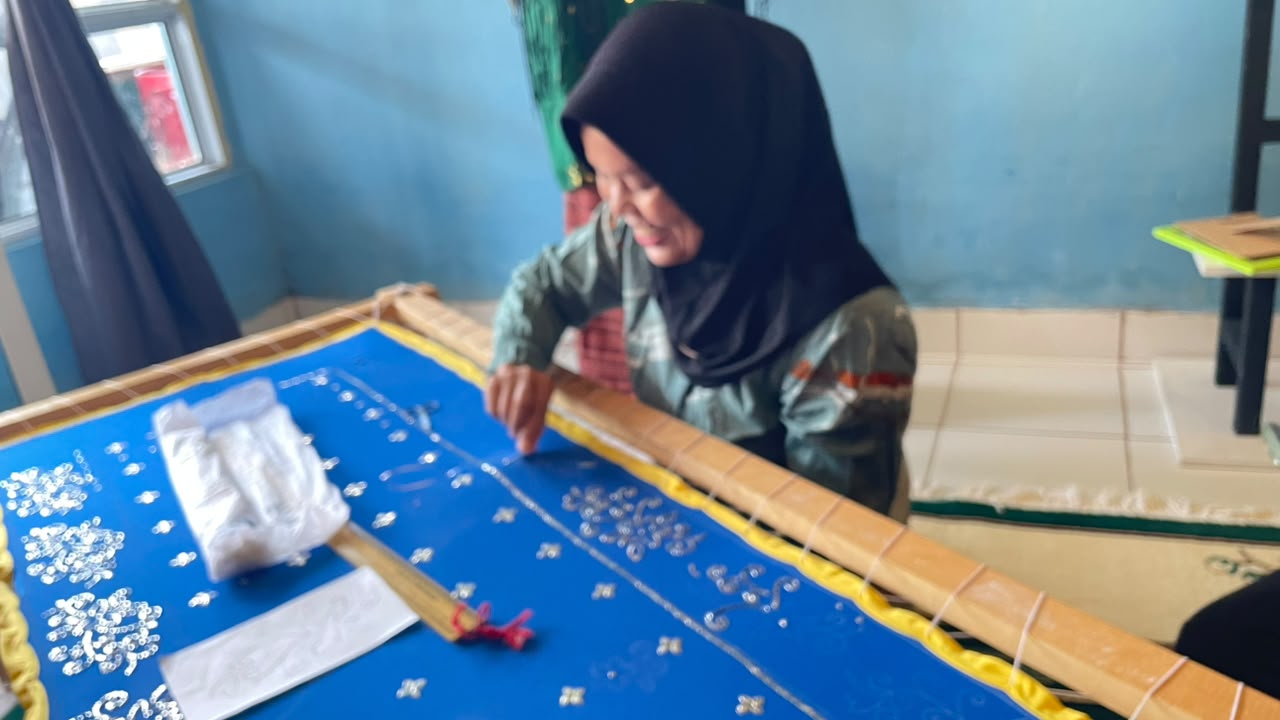 Dari Tudong Manto Lingga ke Pasar Internasional Tekstil