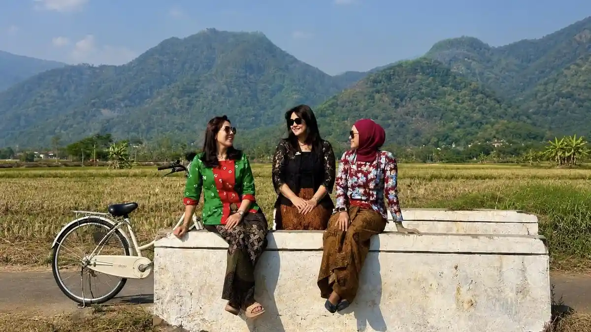 5 Kombinasi Outfit 17 Agustus yang Modis, Sopan, dan Penuh Makna