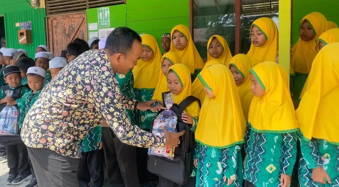 Program Bantuan Pendidikan Korporat dan Akses Sekolah Anak Kurang Mampu