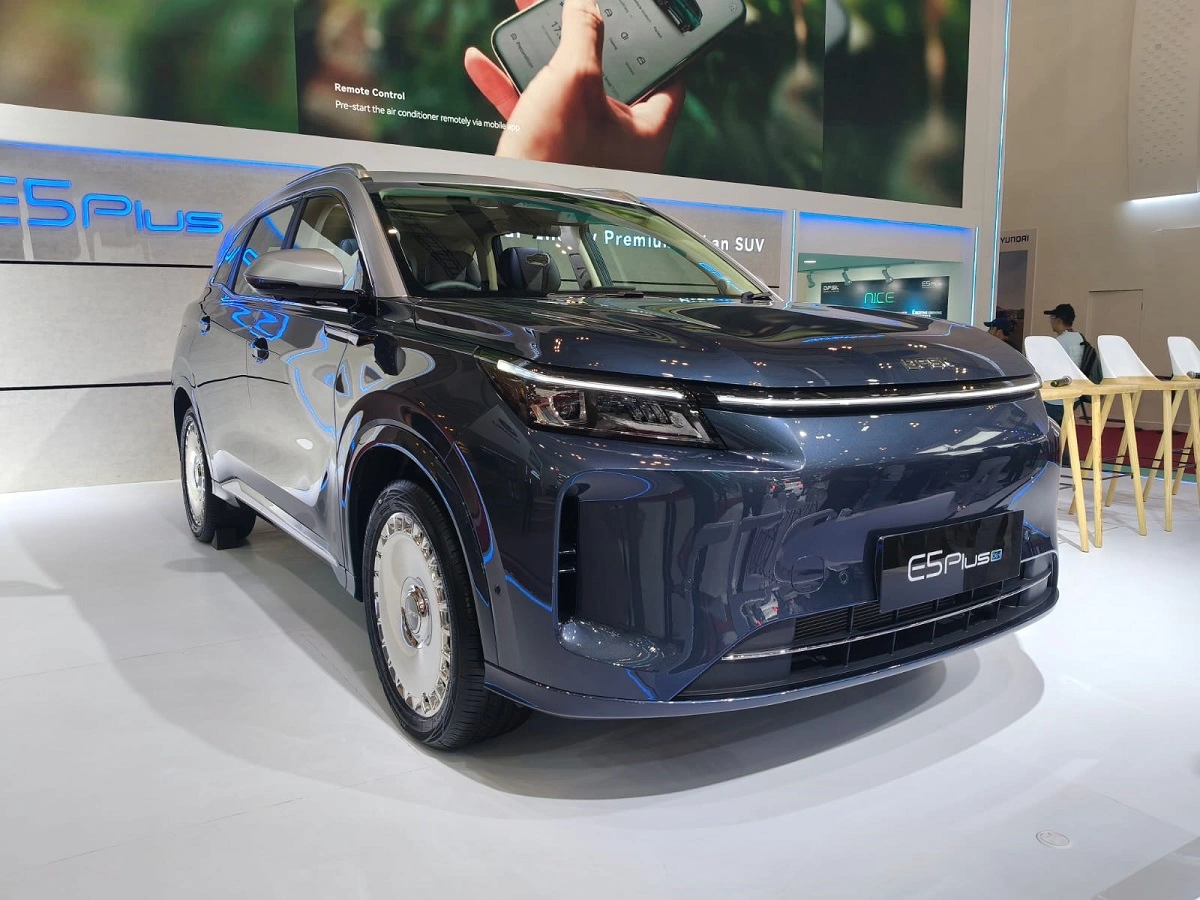 DFSK E5 Plus PHEV, SUV Hybrid Plug-in Super Irit 83 km/L