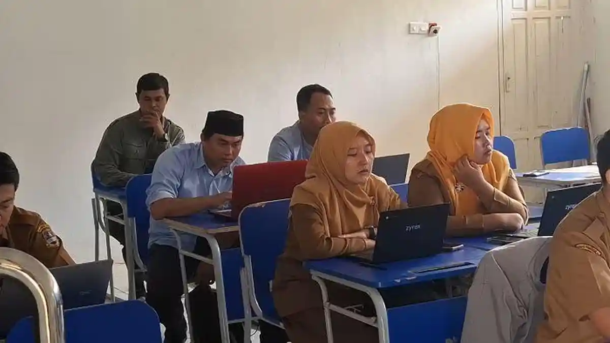 Target 100 Persen Pelatihan Guru Digitalisasi: Seberapa Siap Sistem Pendidikan?