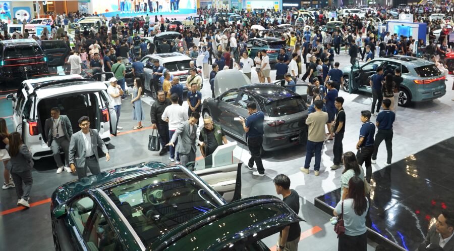 Geely EX2 Dominasi Pemesanan GIIAS: Apa Rahasianya?