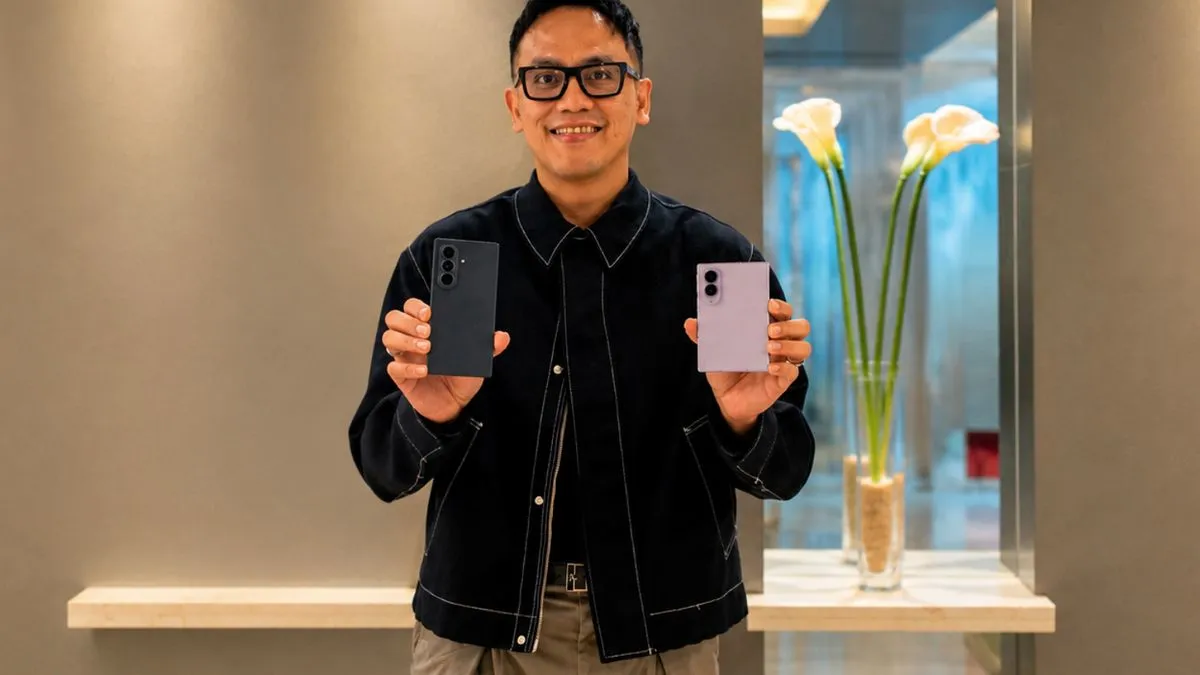 Ponsel Lipat Kini Benar-Benar Nyaman Dipakai Sehari-hari