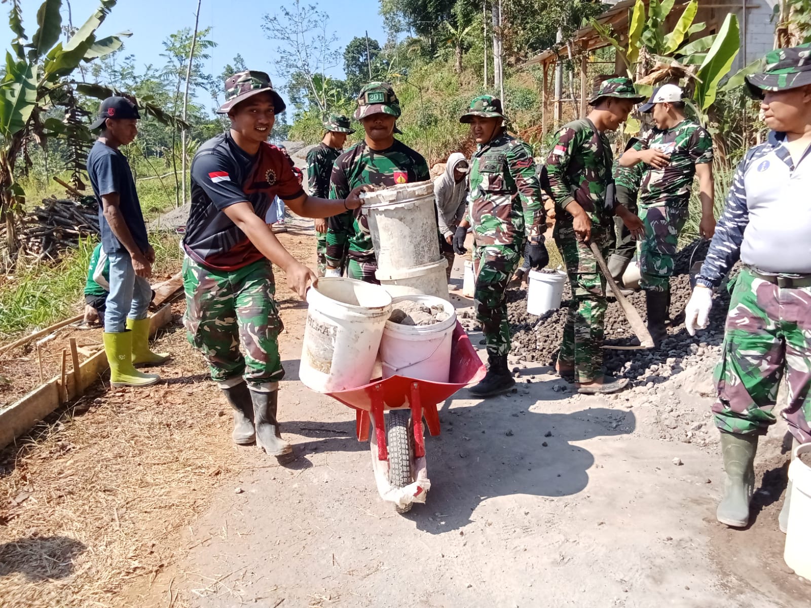 Dari Jalan Beton ke Ketahanan Desa: Mengurai Dampak TMMD pada Akses Ekonomi