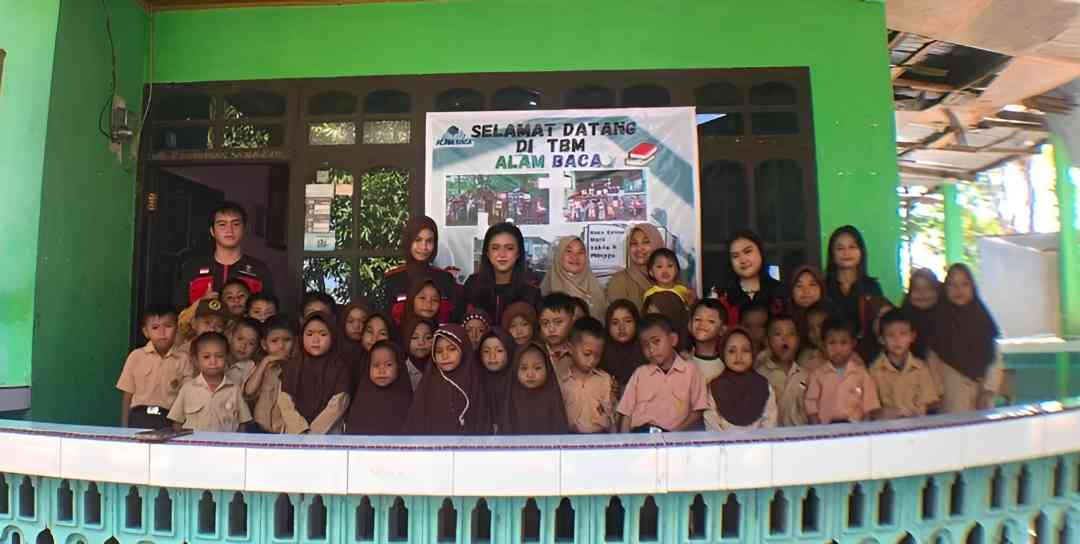 Mahasiswa KKN Menghidupkan Literasi Kreatif di Desa