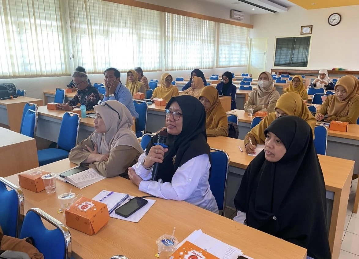 Pelatihan Guru Sains Berbasis Kearifan Lokal dan Praktikum Aplikatif