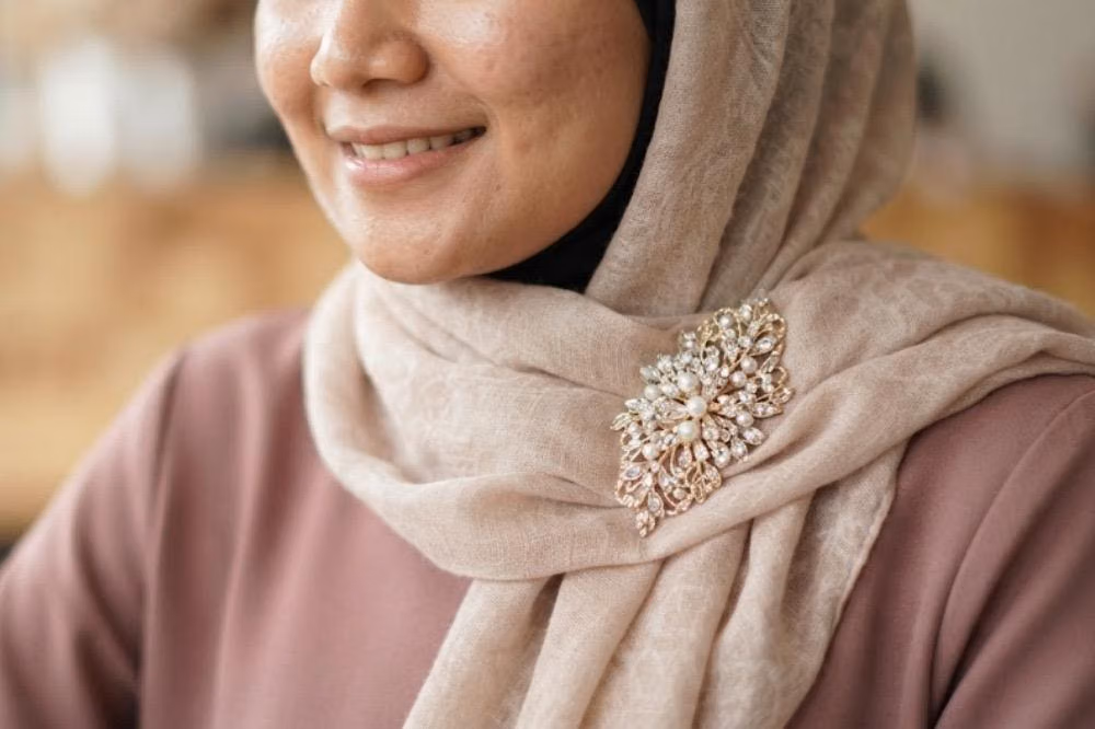 Aksesori Lokal Menemukan Identitas Warna Deep Teal
