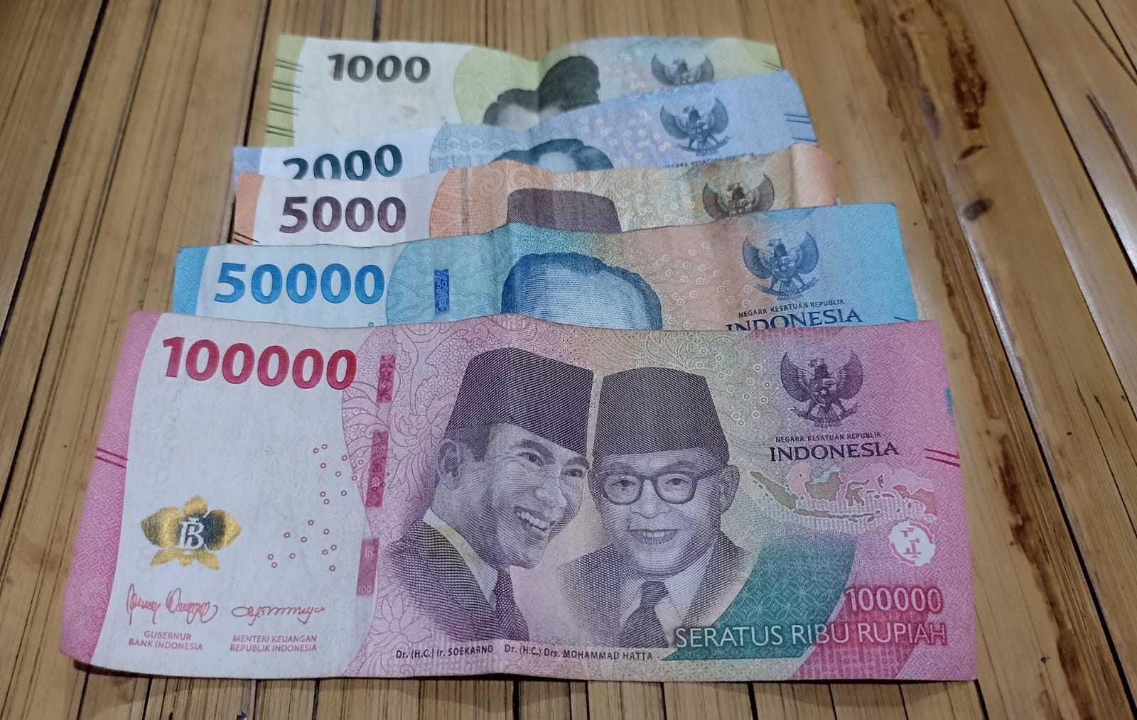 Uang Primer Melonjak, Uang Tunai Melambat: Sinyal Transformasi Pembayaran
