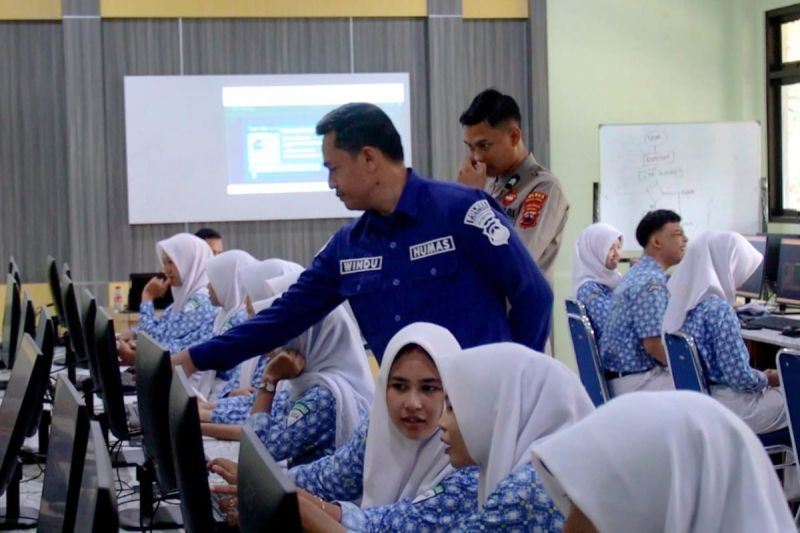 Program Paham AI dari Kepolisian: Saat Polisi Masuk Kelas Mengajarkan Teknologi