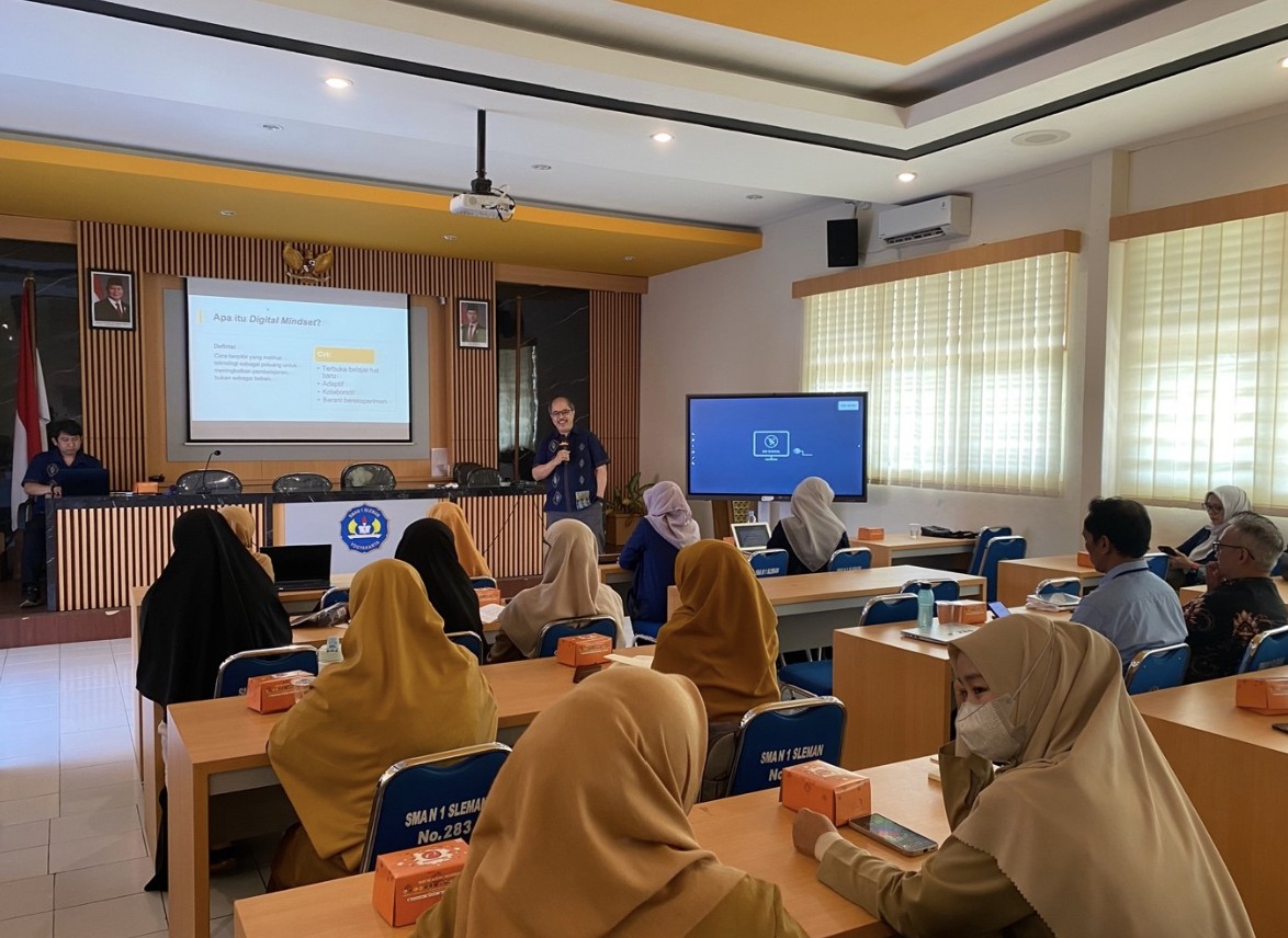 Universitas Dorong Kompetensi Guru Sains Lewat Workshop dan Modul Riset