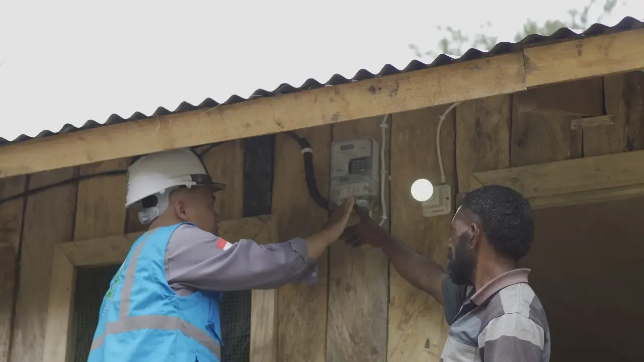 PLN dan Pemkab Maluku Tengah Dorong Electrifikasi Pulau Terpencil
