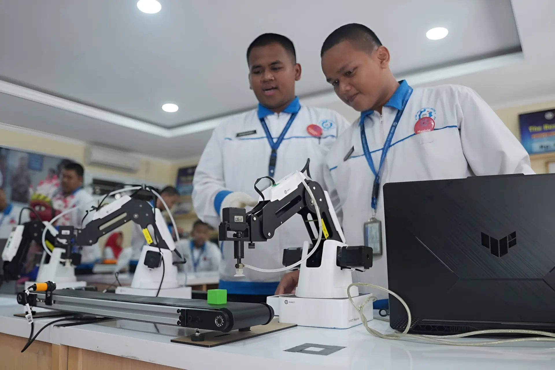 SMK Go Global: Tiket Terstruktur Lulusan SMK Menuju Pasar Kerja Dunia