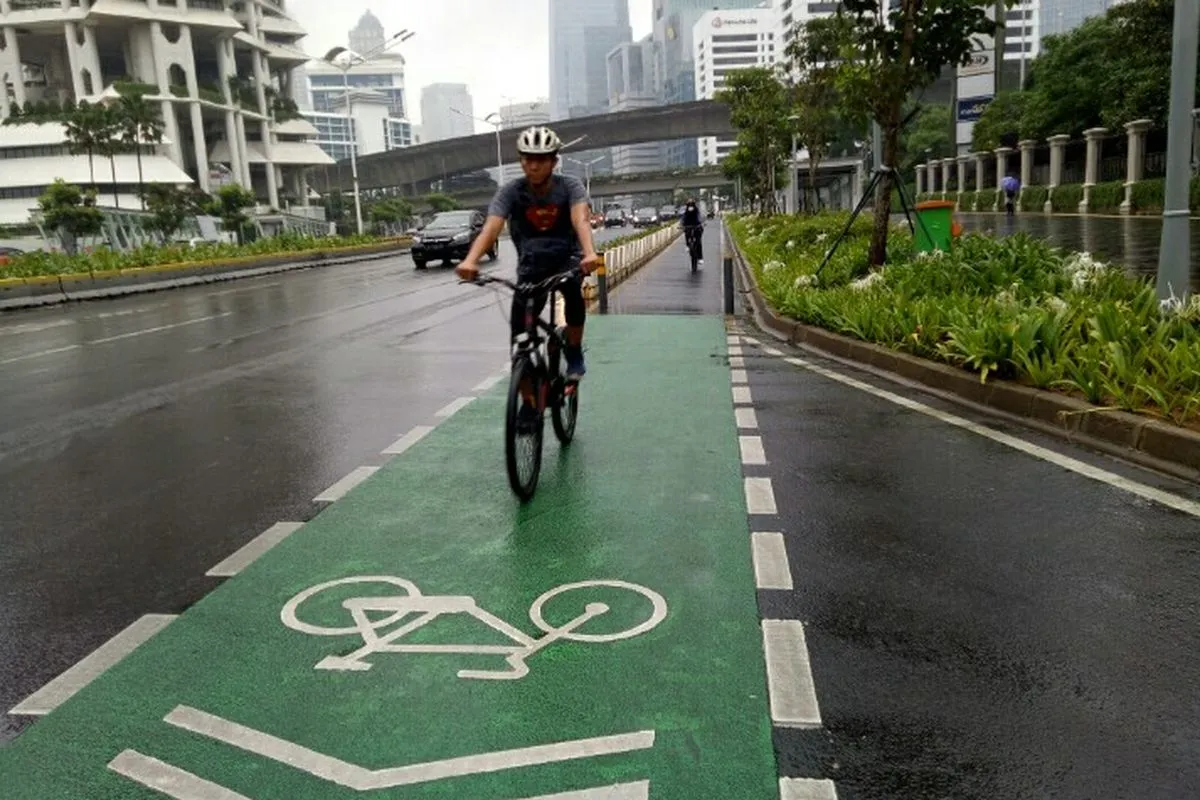 Gubernur Jakarta Evaluasi Jalur Sepeda di Jalan Protokol