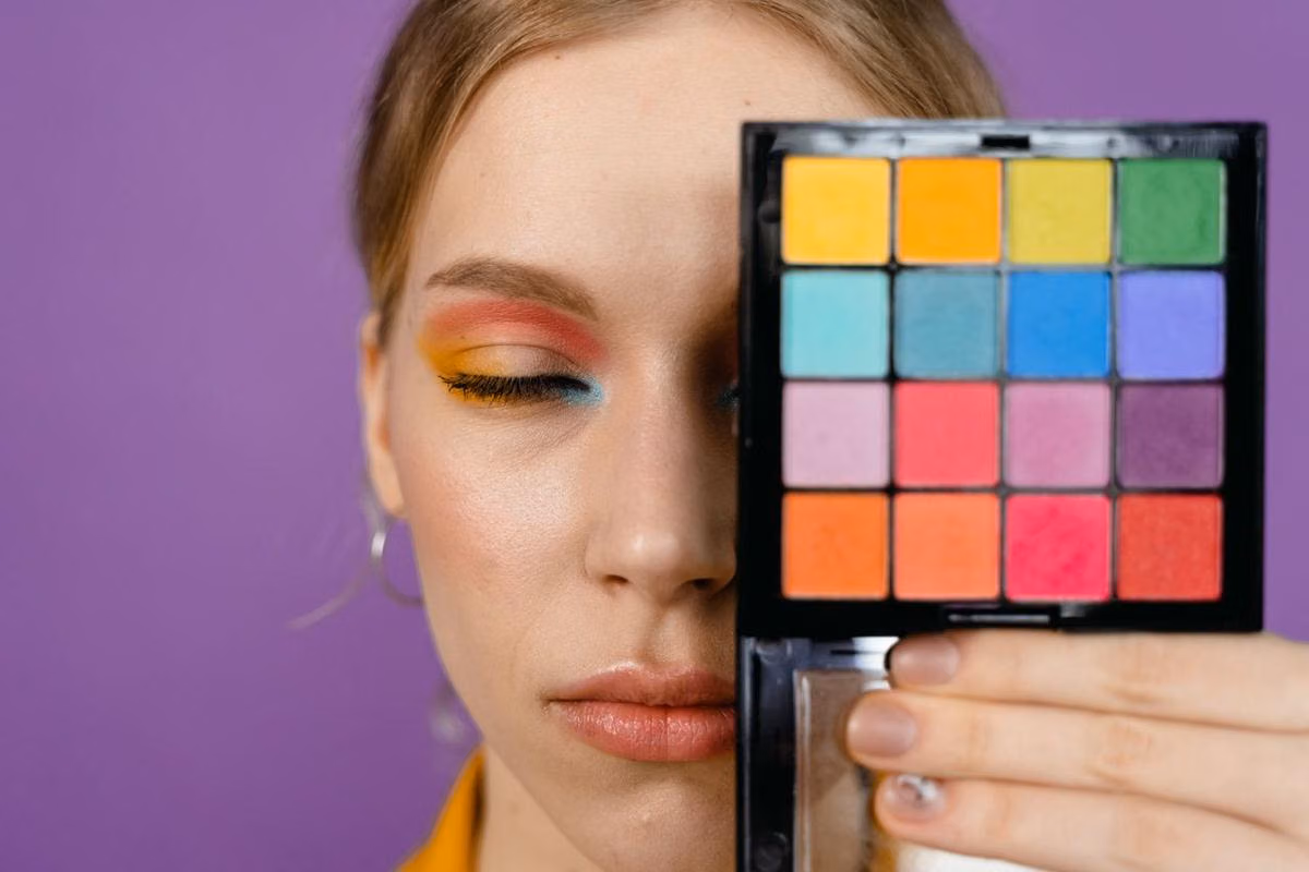 7 Eyeshadow Coklat Terbaik dari Brand Lokal untuk Semua Gaya