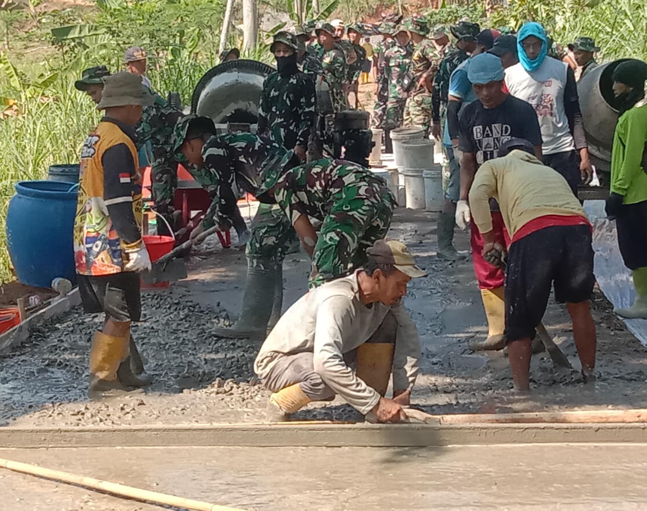 Dari Jalan Beton ke Ketahanan Desa: Mengurai Dampak TMMD pada Akses Ekonomi
