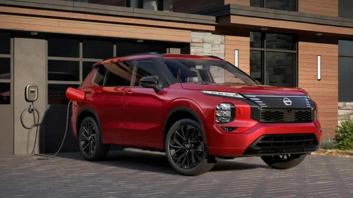 Cadillac XT5 PHEV vs Nissan Rogue PHEV: Duel SUV Hybrid Premium