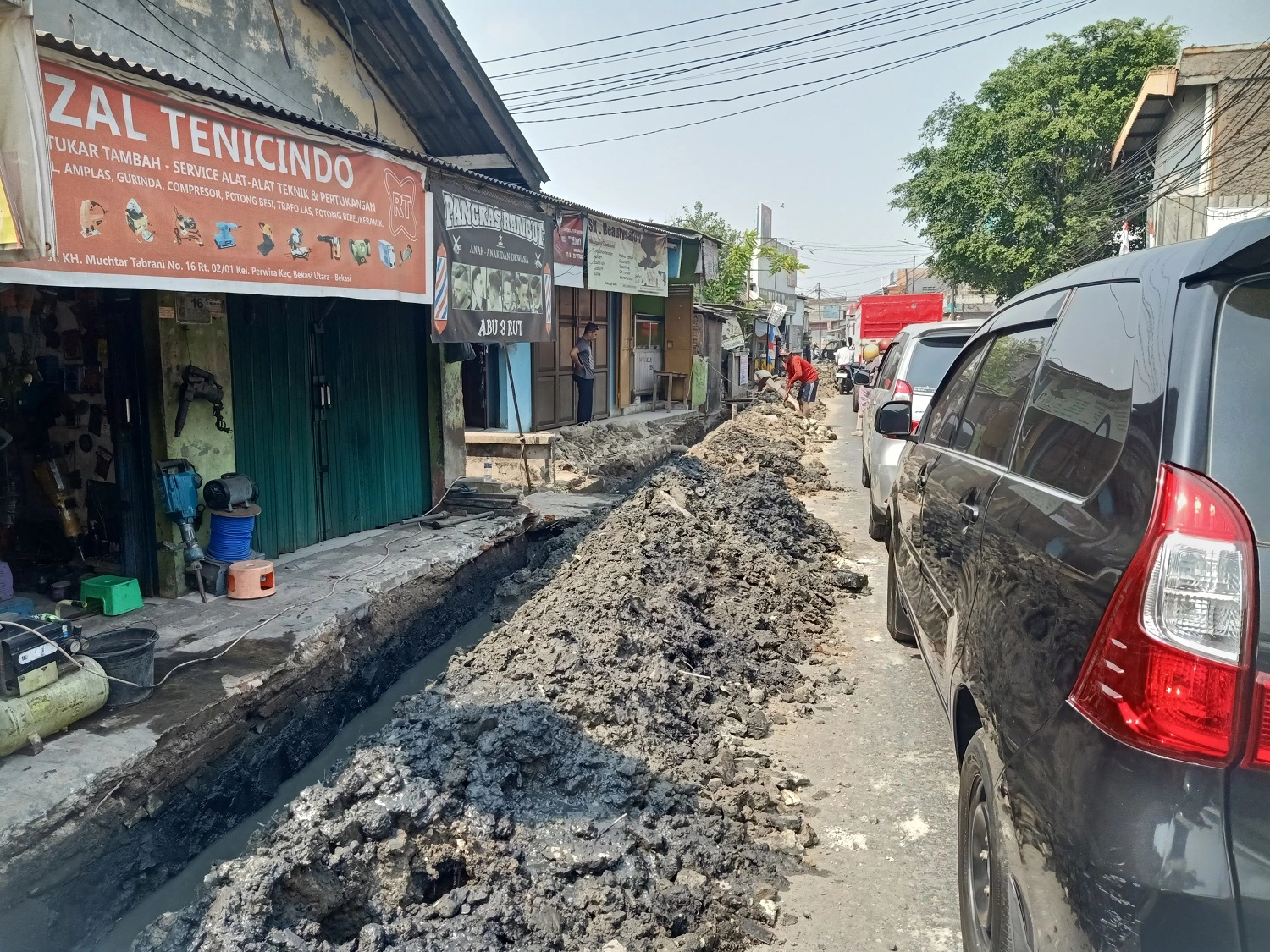 Drainase Kota Terabaikan: Banjir, Kemacetan, dan Warga yang Bertindak Sendiri