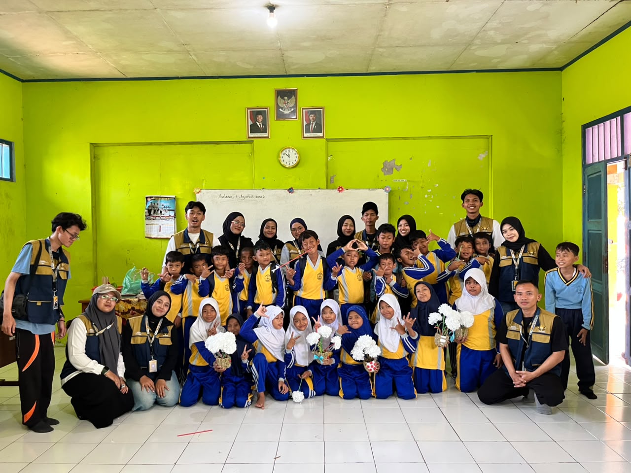 Dari Permainan hingga Kreasi: KKN Membentuk Pahlawan Lingkungan Cilik