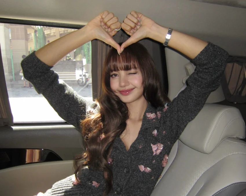 Lisa dan Jennie Minta Maaf: Pelajaran dari Ulang Tahun ke-10 BLACKPINK