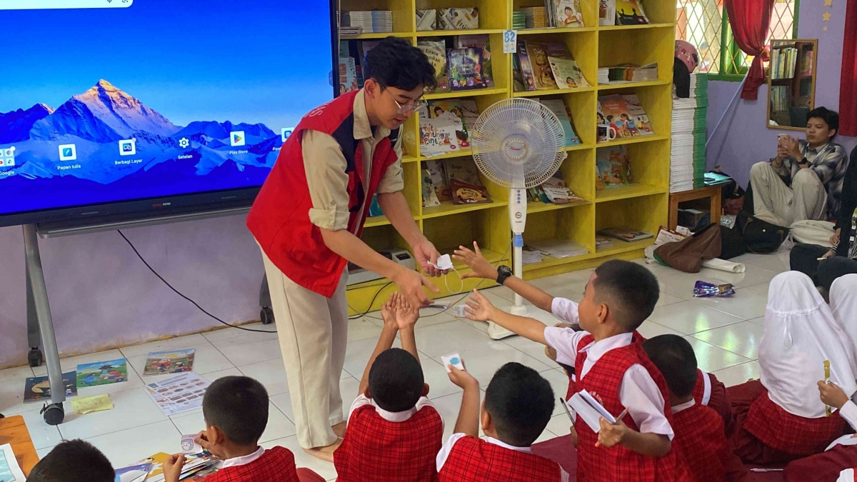 Dari Permainan hingga Kreasi: KKN Membentuk Pahlawan Lingkungan Cilik