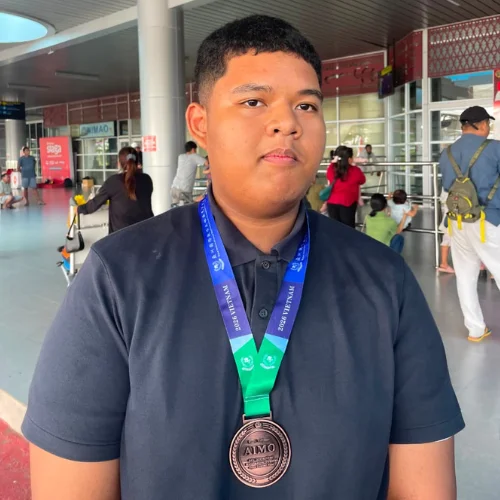 Dominasi Siswa di Olimpiade Sains: Medali, Pembinaan, dan Dampak ke Sekolah