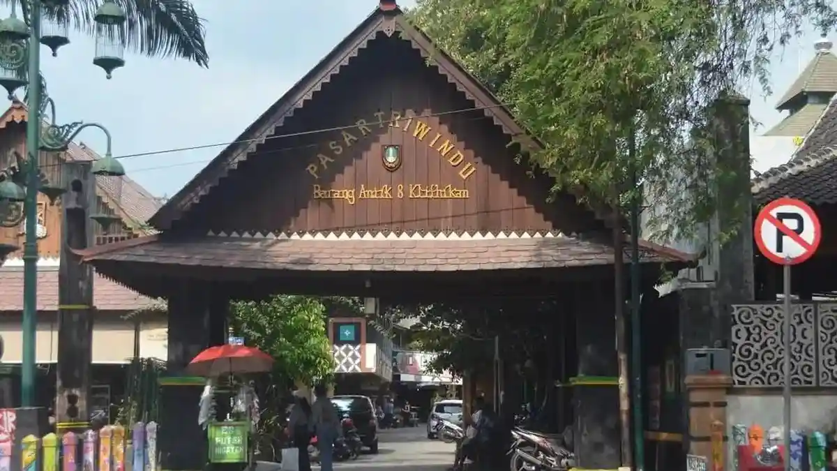 Butik Lokal dan Pasar Tradisional: Fashion yang Menyimpan Cerita Pengrajin