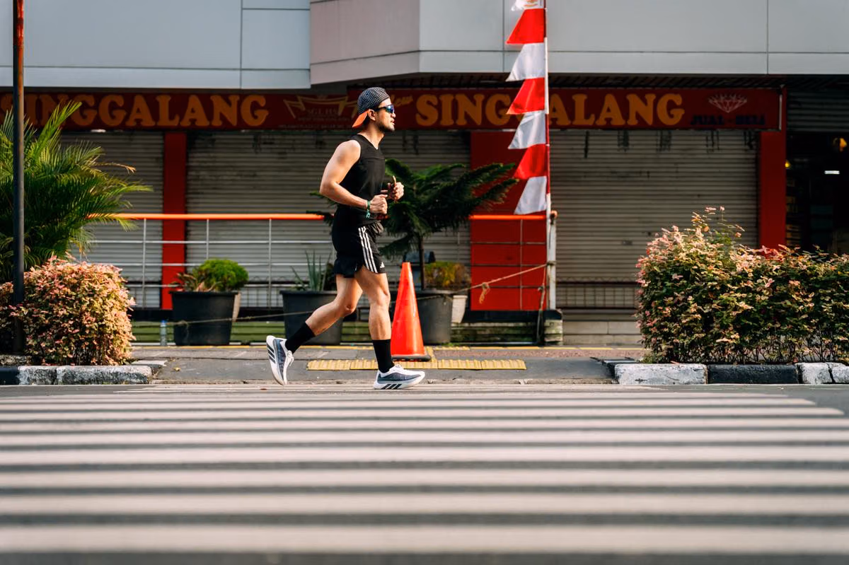 Diskon Casual Wear Agustus dari Uniqlo dan Adidas